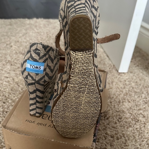TOMS Women's Wedges - Black and Cream Chevron - Picture 3 of 7